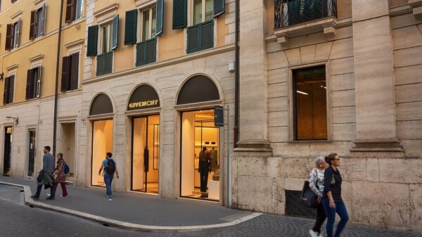 style, entrance, mall, models, trendy, center, via condotti, italia, white, translators, model, tourist, concept, popular, interior, business, clothes, emporio armani, famous, michael kors, culture, wooden, buccellati, wall, burberry, burberry, burberry, burberry, burberry, burberry