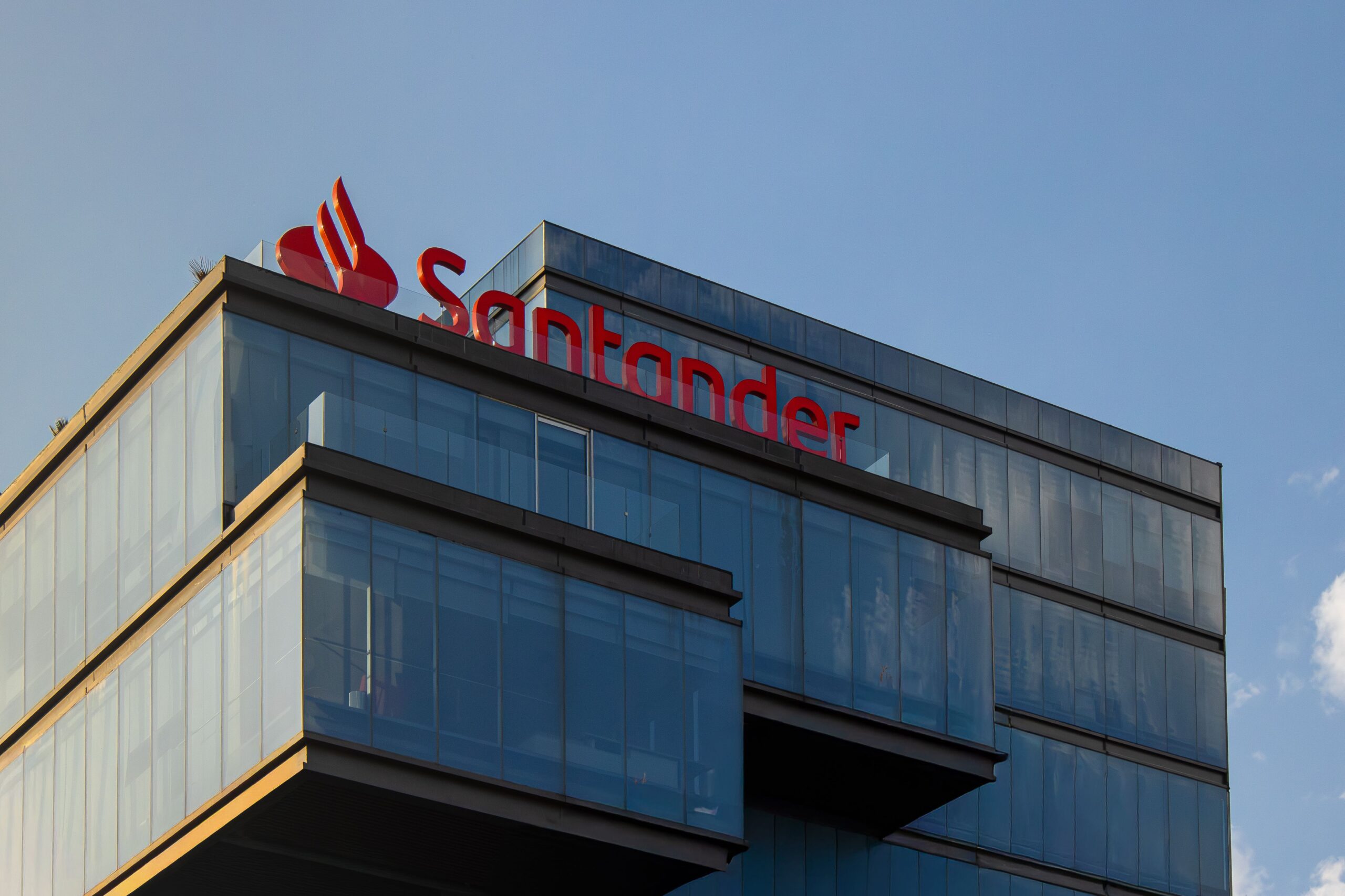 Raiffeisen Bank International preuzima 55,32 odsto akcija Addiko banke – preuzimanje Addiko banke