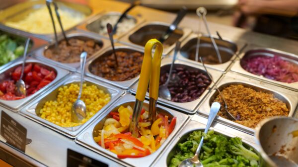 Lanac restorana salata izbegava iceberg salatu zbog FDA upozorenja o kontaminaciji – salad bowl chains
