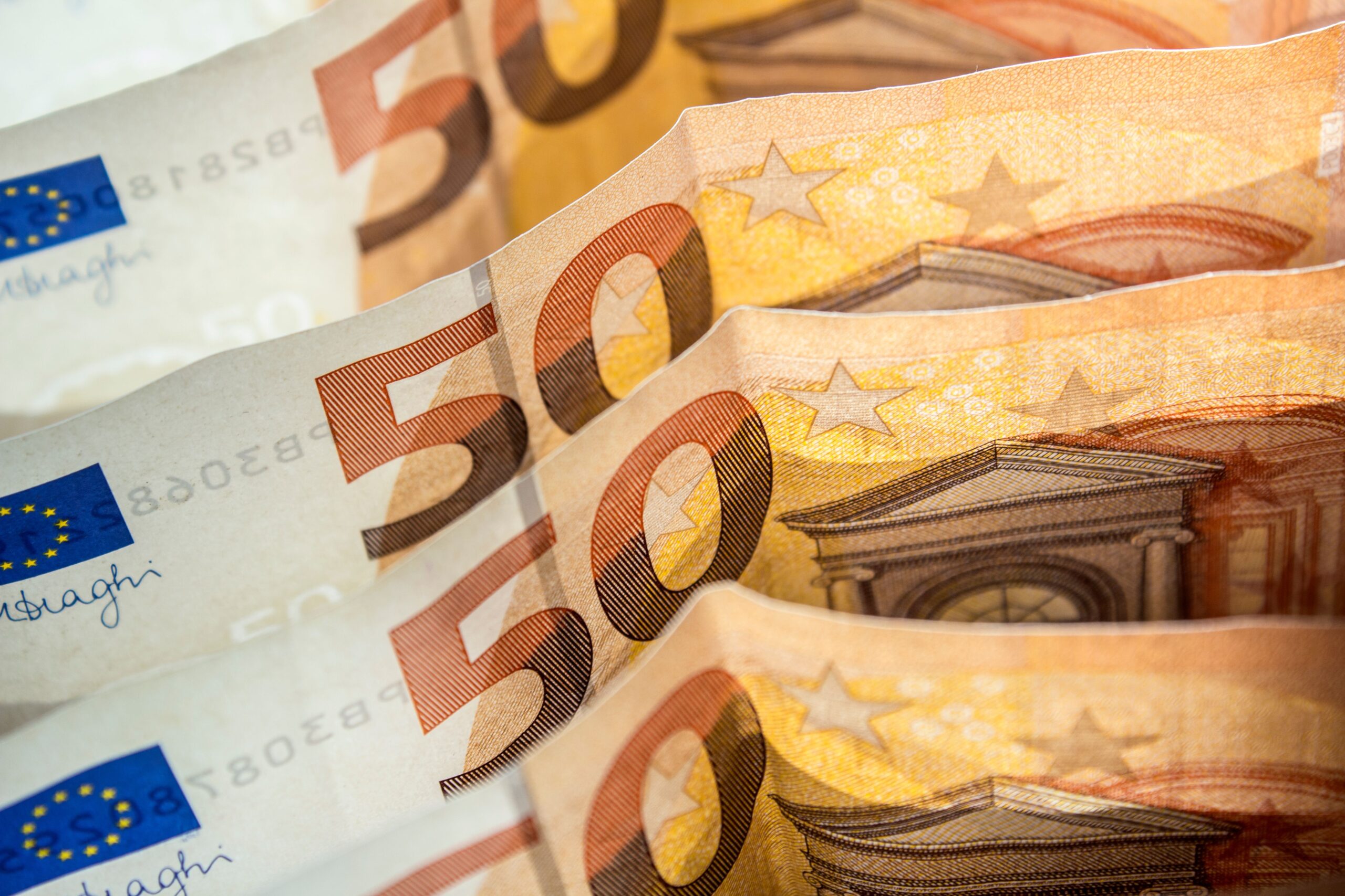UniCredit grupa ostvarila rast prihoda od pet odsto u prvoj polovini godine