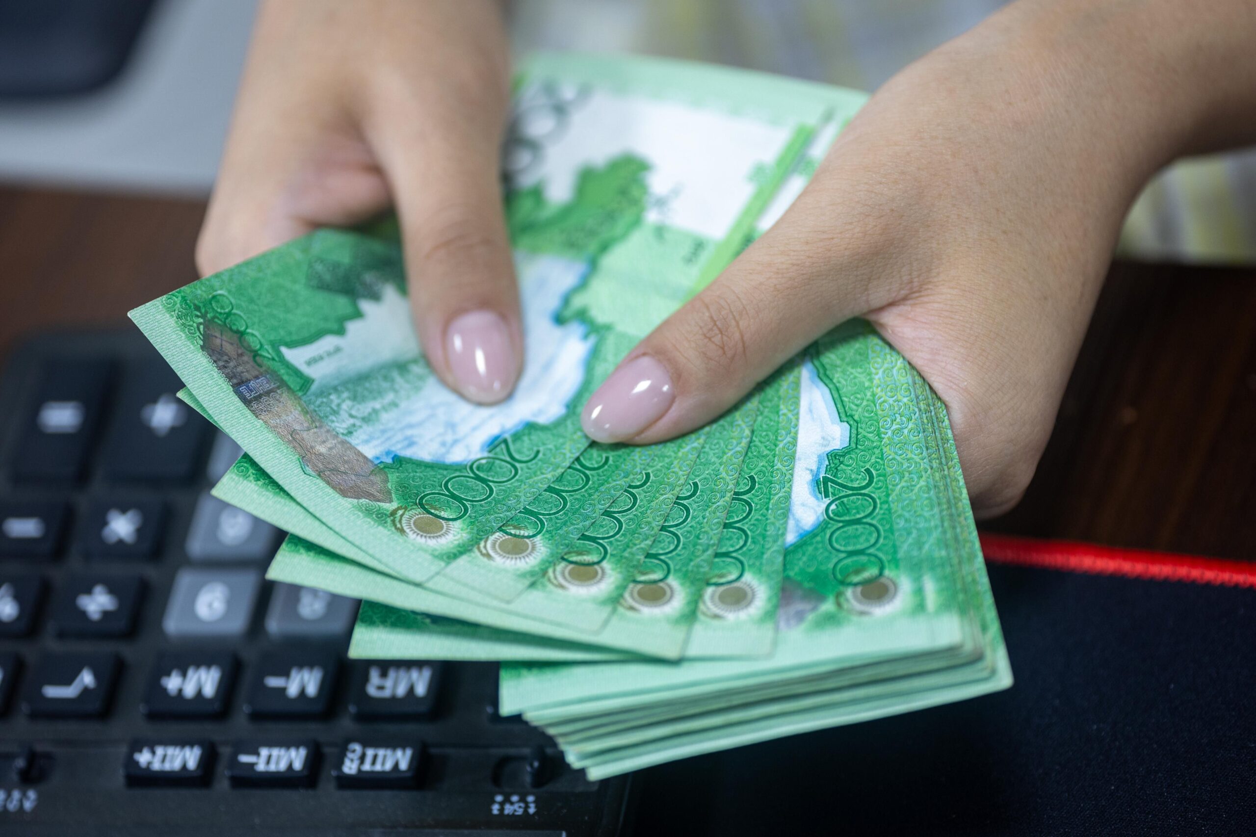 Akcionarski fond isplaćuje većini građana po 6.000 dinara, akcionarima i do 144.000 dinara – podela novca iz Akcionarskog fonda