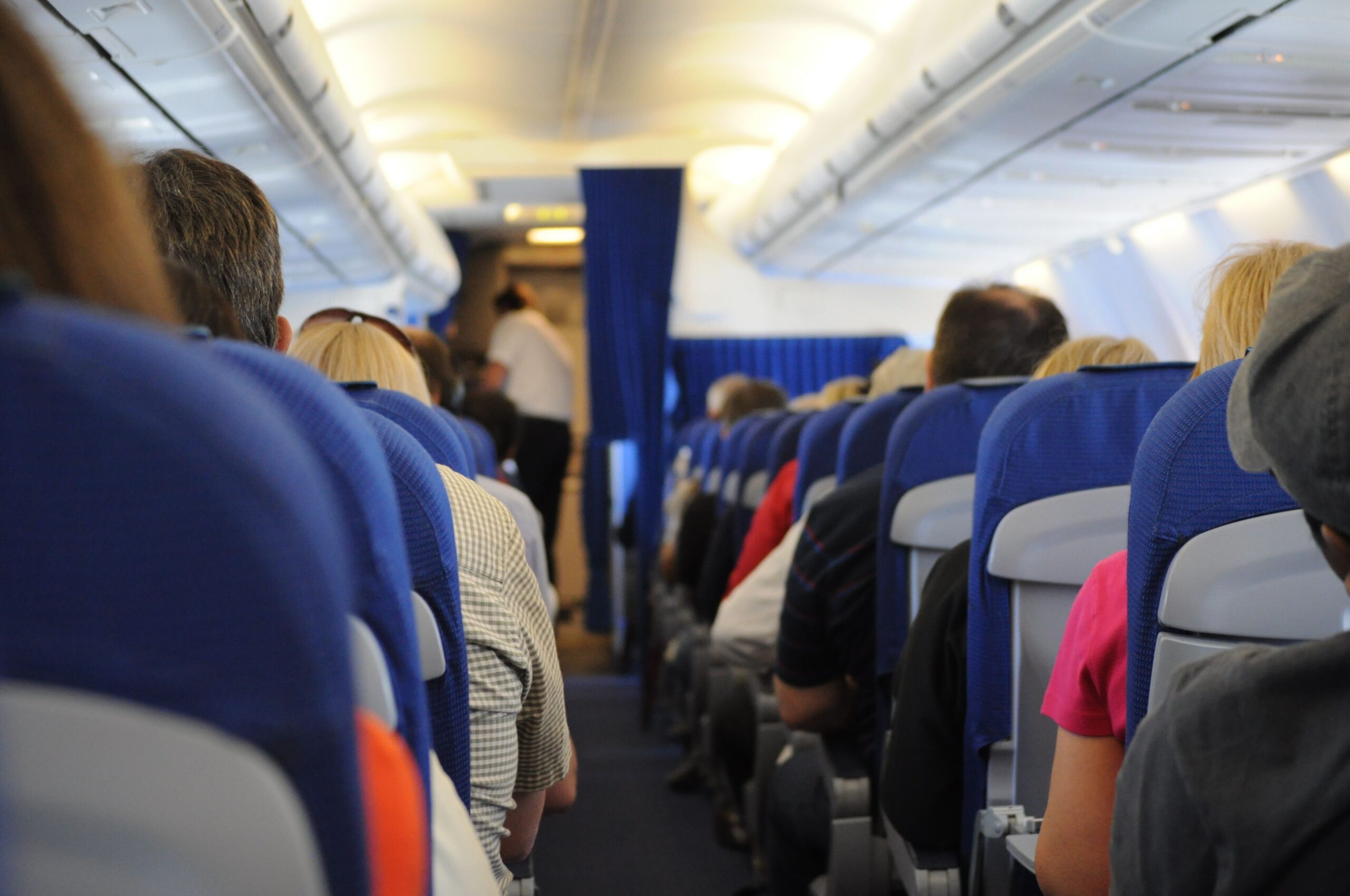 Avio-saobraćaj uvodi nova pravila, snižena cena karte za spajanje roditelja i dece – spajanje roditelja sa decom