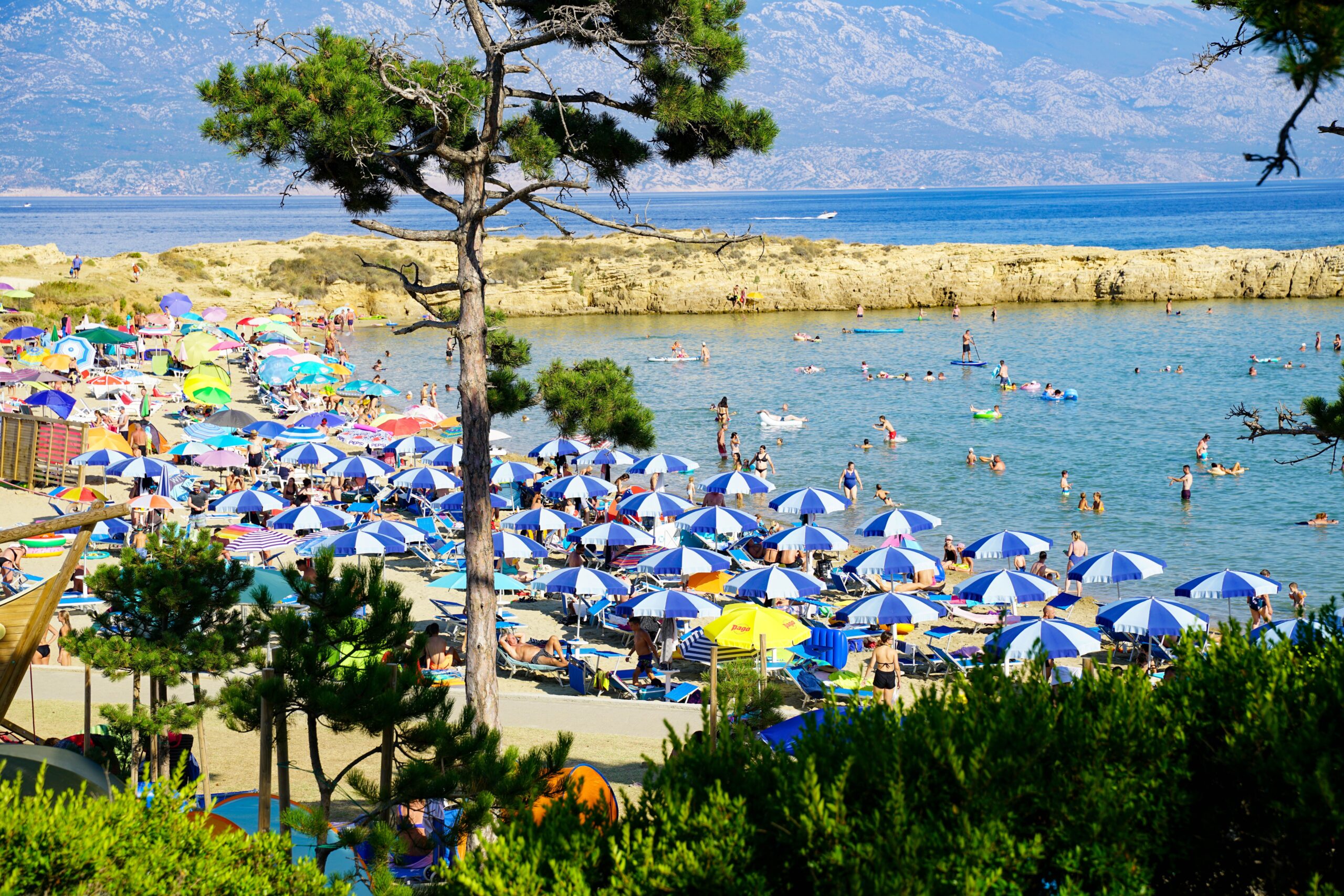 Letovanje na Jadranu donosi rekordnu popunjenost plaža tokom glavne sezone