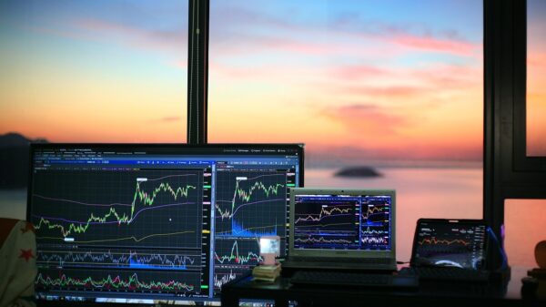 Institucionalni investitori čine rekordnih 72% kripto trgovanja, volatilnost opada