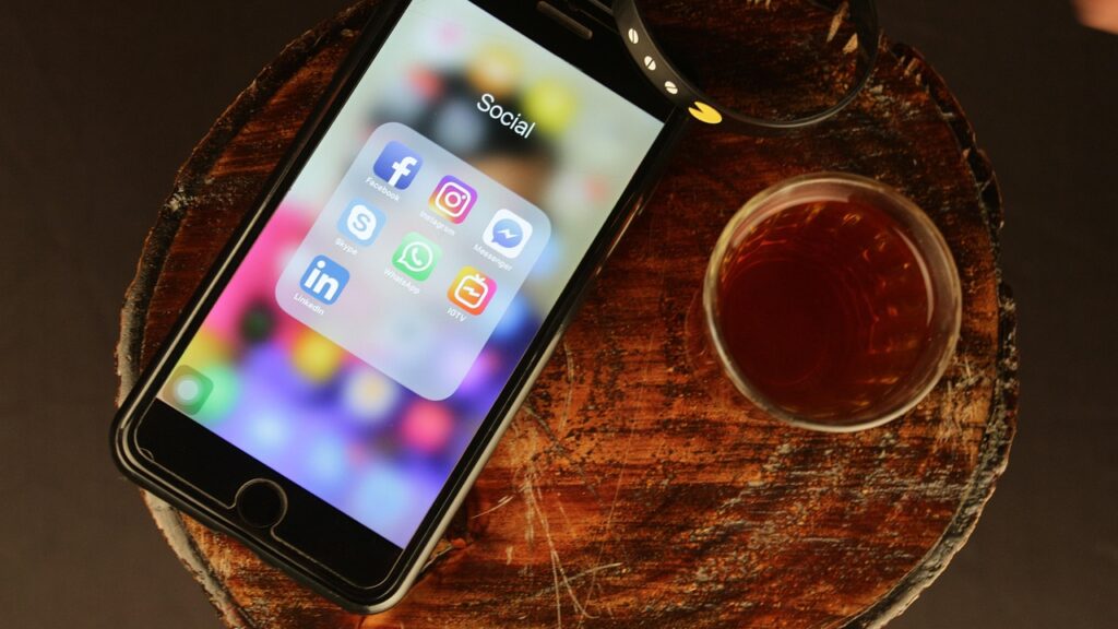 LinkedIn uvodi dugme za prijavu neautentičnog sadržaja, korisnici mogu označiti AI tekstove