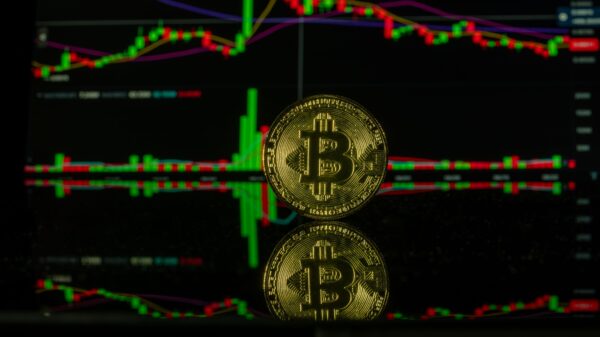 Coinbase akcije pale 6% nakon slabog kvartala, Wall Street podeljen oko oporavka