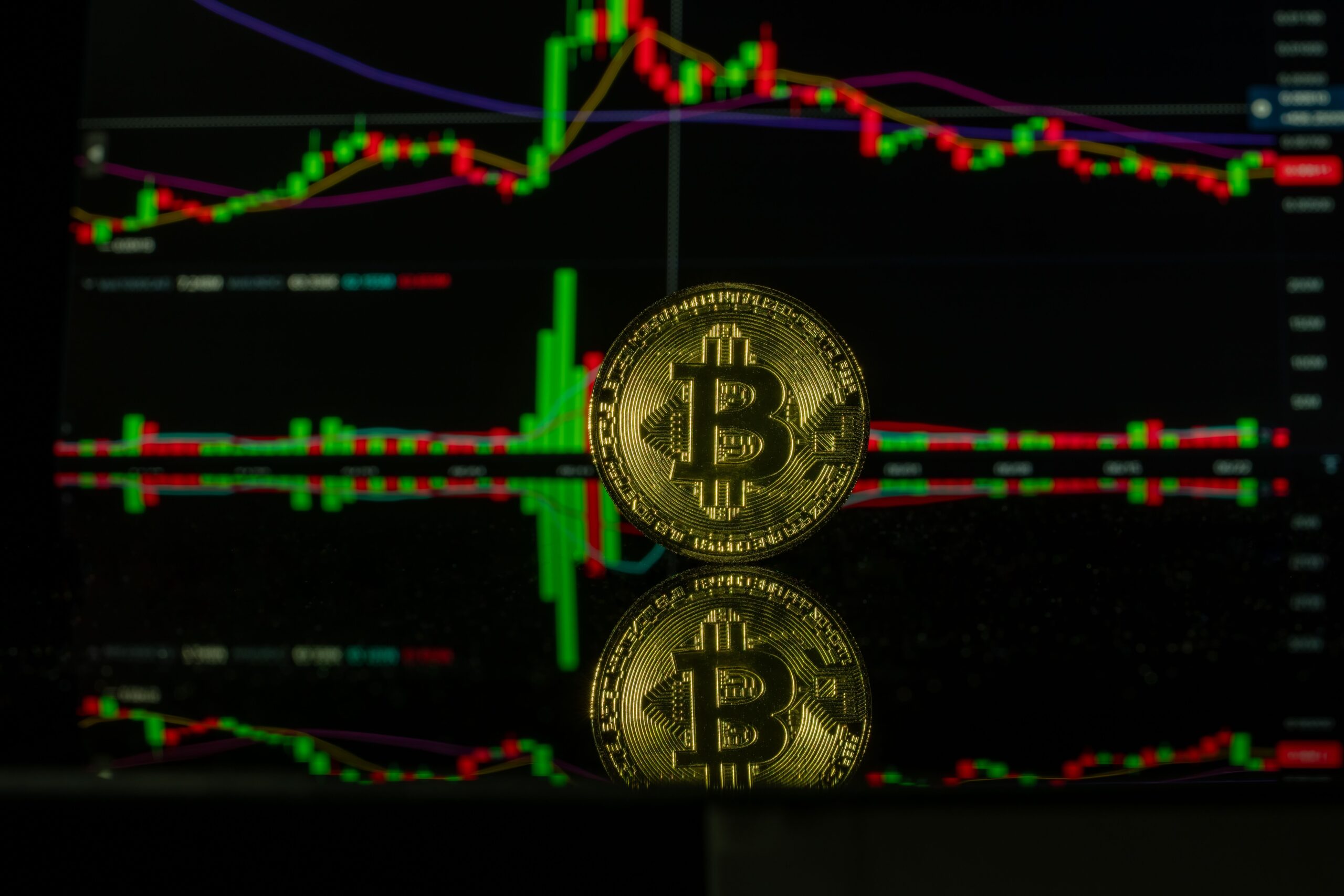 Coinbase akcije pale 6% nakon slabog kvartala, Wall Street podeljen oko oporavka