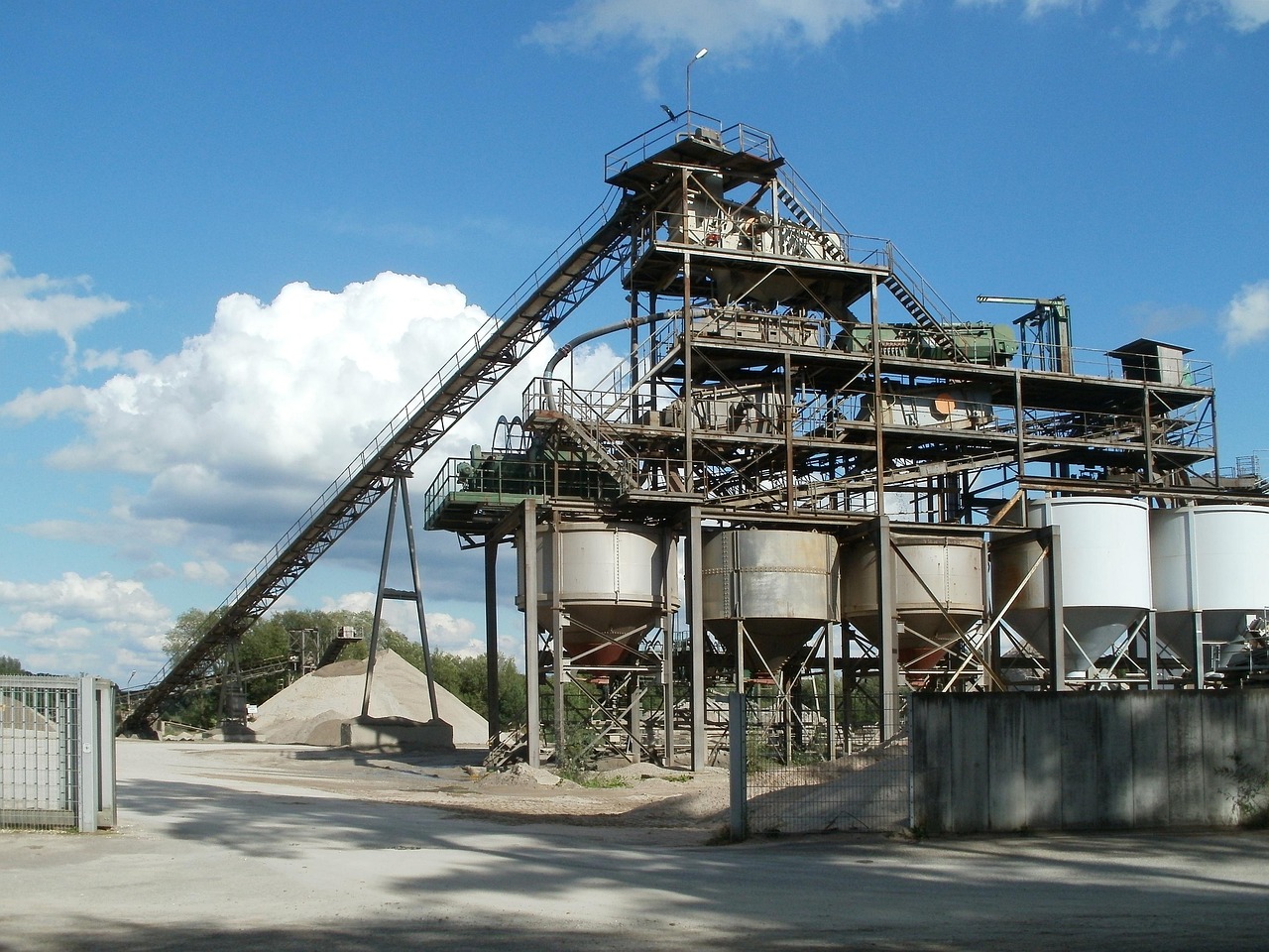 Holcim ostvario rast prihoda od 6,4 odsto i podigao prognozu profita – holcim povećao prognozu za 2026. nakon boljih rezultata u drugom kvartalu