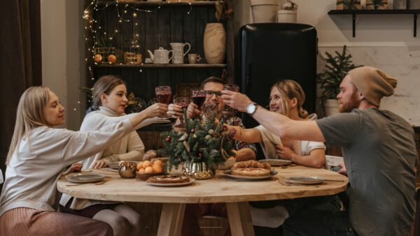 Porast troškova izlasaka menja navike, druženja se sele u privatne domove
