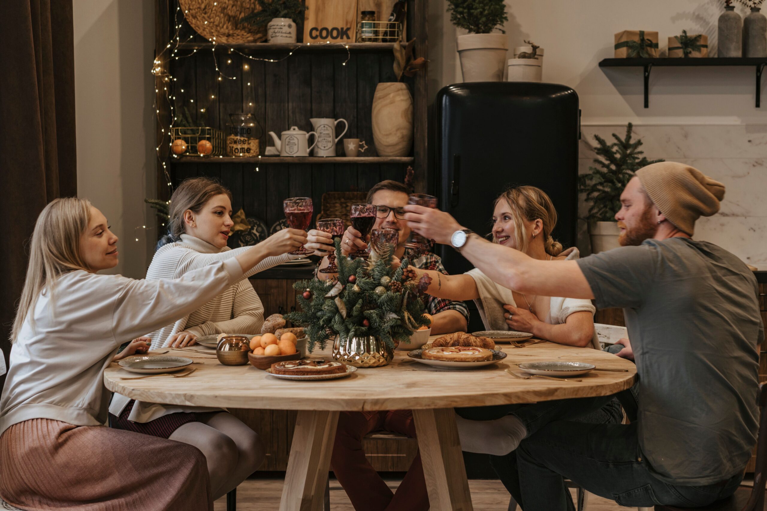 Porast troškova izlasaka menja navike, druženja se sele u privatne domove