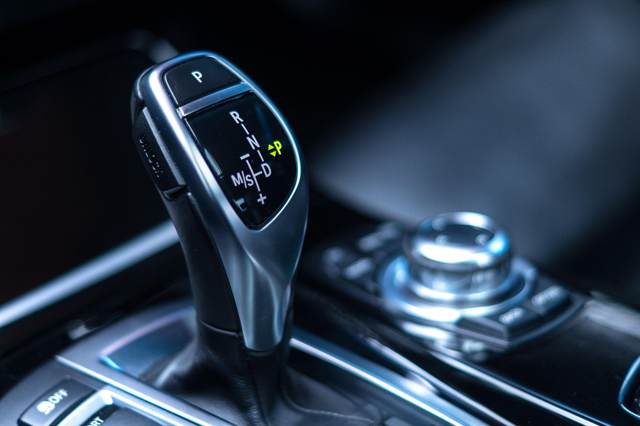 BMW prikazuje Spider-Man reklamu na displeju automobila i izaziva reakcije korisnika – Spider-Man reklama na BMW displeju
