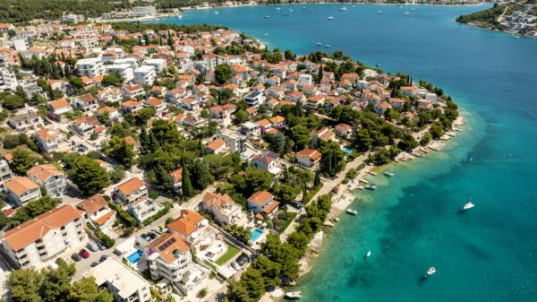 Apartman na Jadranu ponuđen ispod prosečne cene, renoviran sa pogledom na more