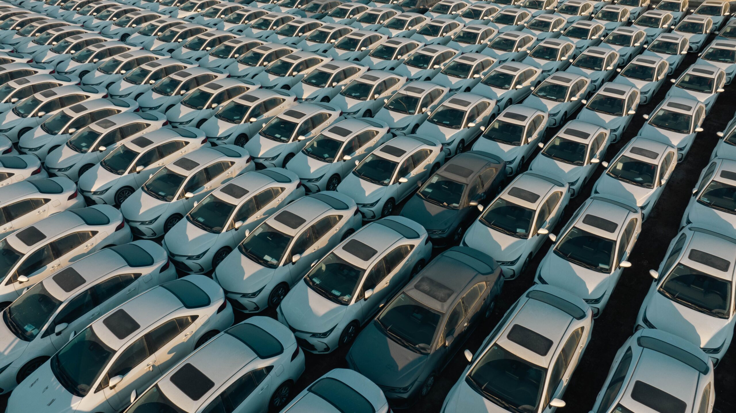 Kineski proizvođači automobila povećali izvoz 88 odsto dok prodaja u Kini pada – tržišni udeo evropskih i japanskih proizvođača automobila