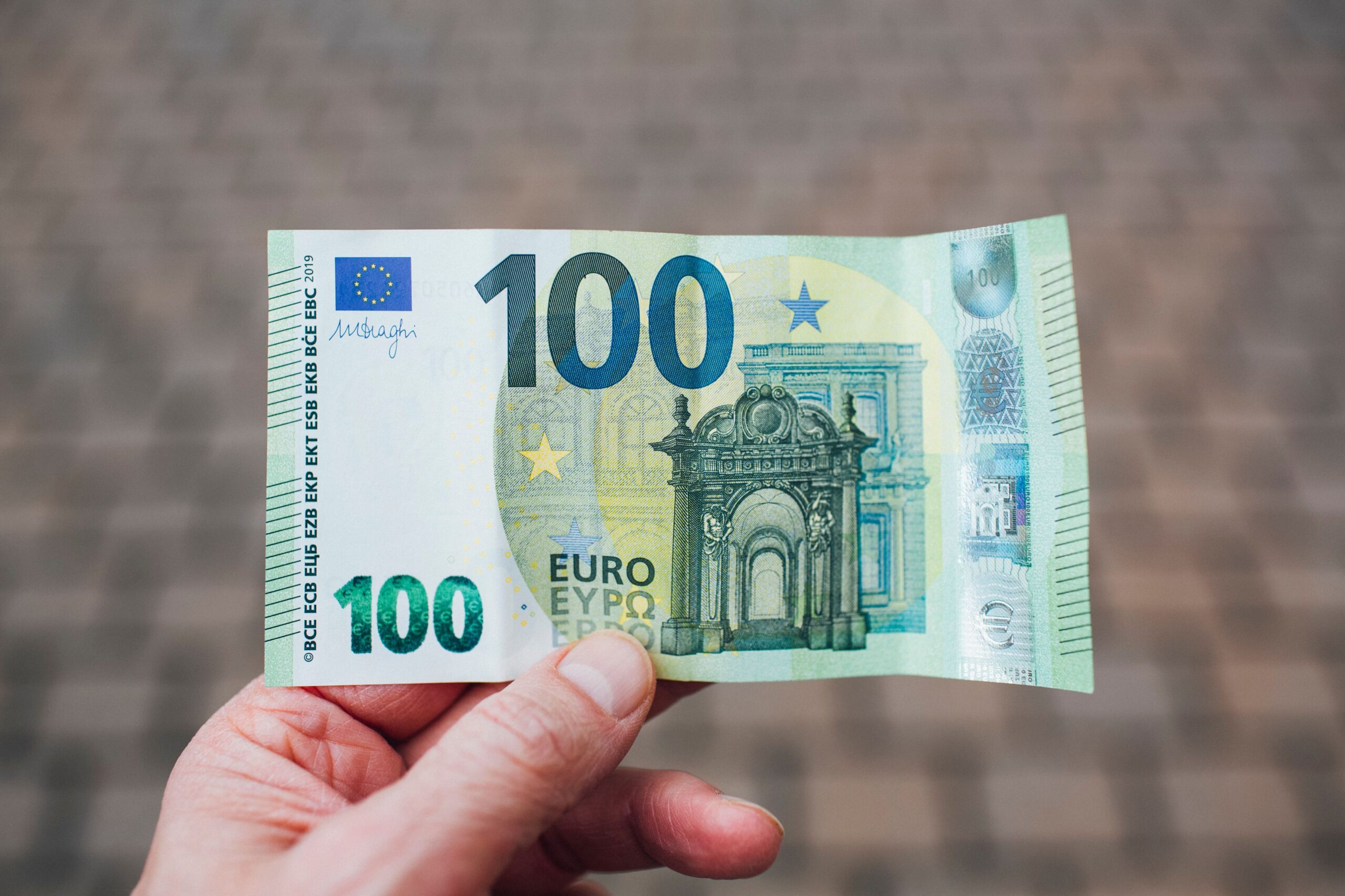 Narodna banka Srbije otkriva test za falsifikovane novčanice, ključan je osećaj papira