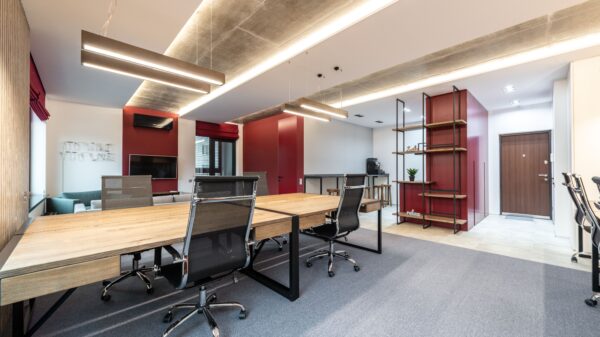 Atlas Financial Solutions beleži generacijski jaz zbog rasprave o velikom svetlu u kancelariji – veliko svetlo u kancelariji