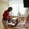 Troškovi nege dostižu 10.000 dolara mesečno, rad u starosti postaje nužnost