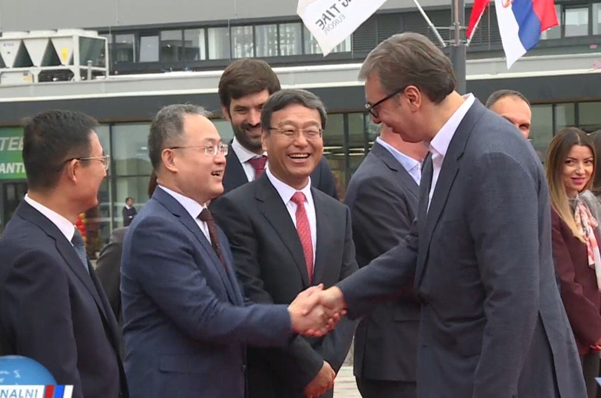 Aleksandar Vučić, Linglong