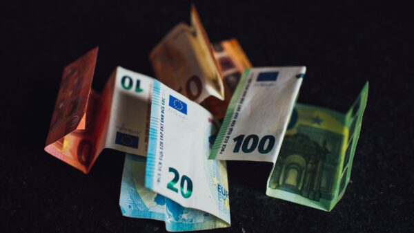 Dinar ostaje stabilan, zvanični kurs prema evru iznosi 117,3510 – kurs dinara prema evru