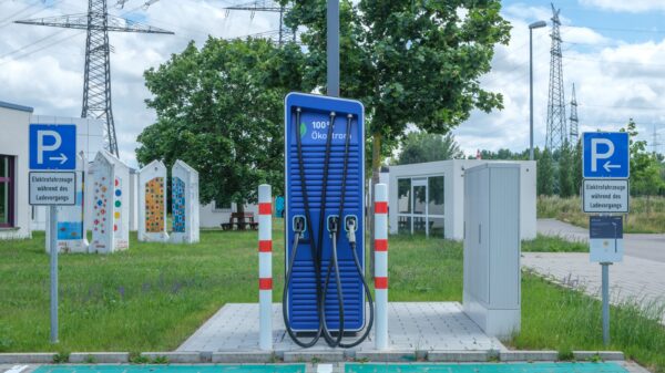 Srbija ima 7.200 električnih automobila, razvoj punjača usporava složena procedura – punjači za električna vozila
