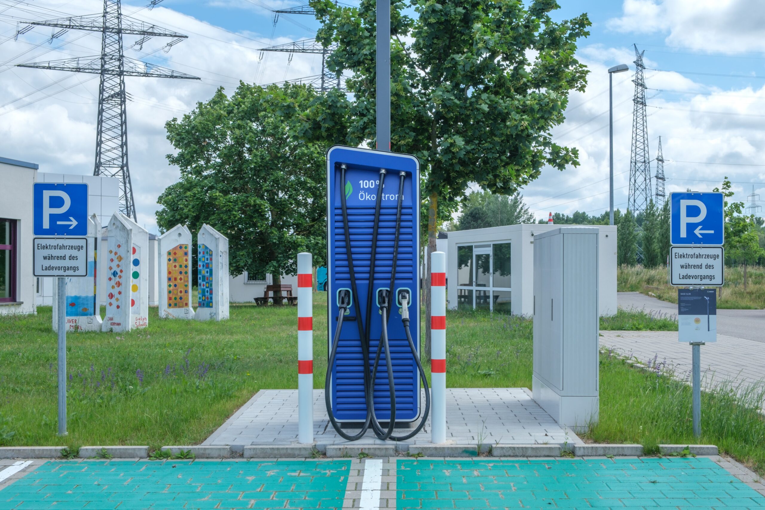 Srbija ima 7.200 električnih automobila, razvoj punjača usporava složena procedura – punjači za električna vozila