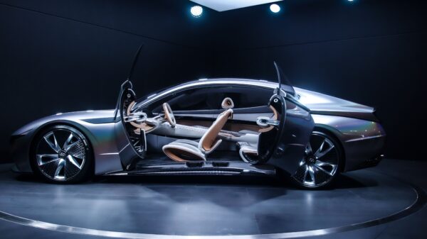 Ferrari prodao prvi električni automobil Luce za rekordnih 40 miliona dolara na aukciji – prvi električni Ferrari