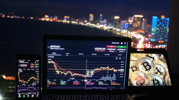 Bitcoin skočio na 75.000 dolara, rast od 8% dok likvidacije shortova prelaze milijardu – likvidacije short pozicija