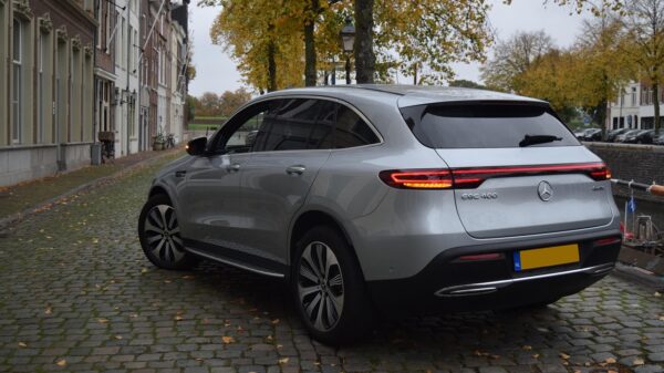 Genesis GV90 NeoLun luksuzni električni SUV sa grejanim podovima i coach vratima (VIDEO)