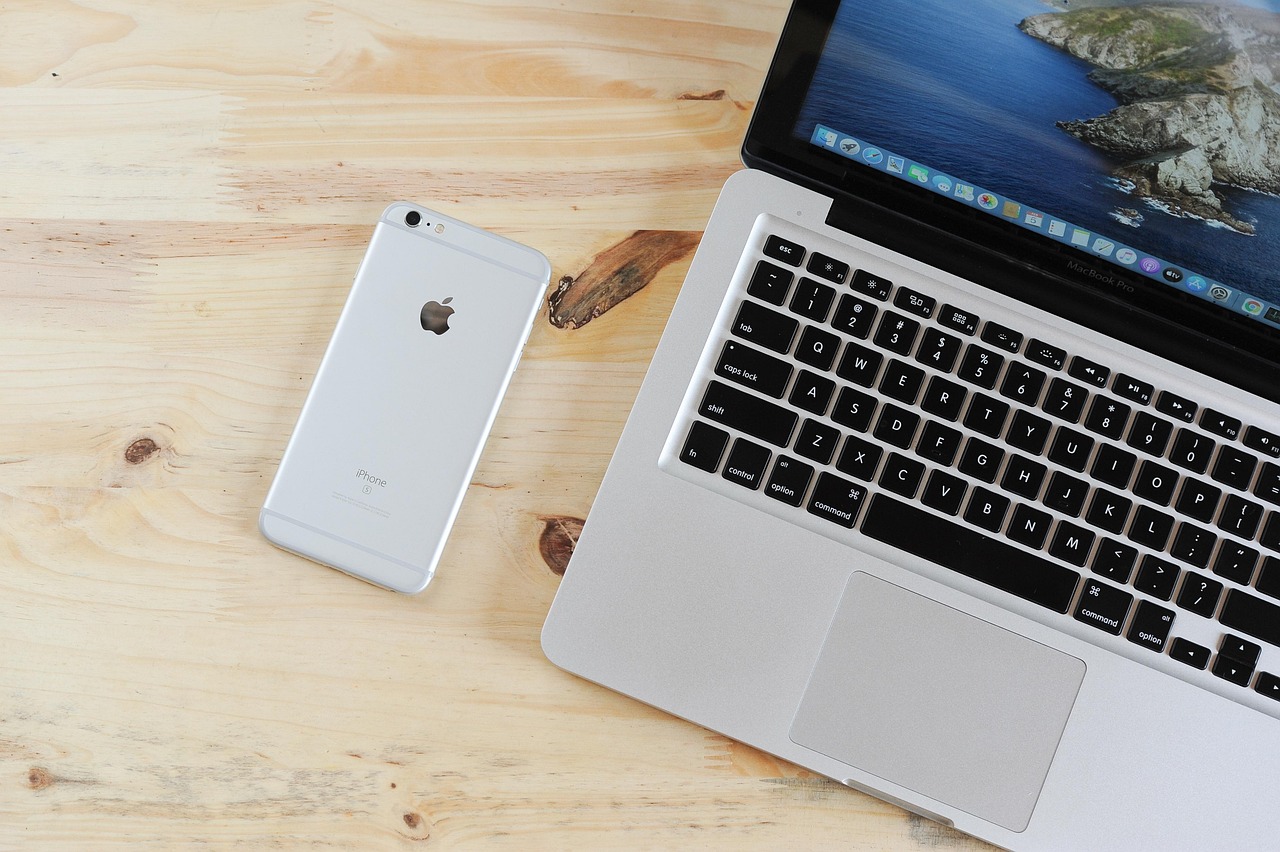 AirPlay sa iPhone ili MacBook uređaja na TV: Vodič za bežično povezivanje