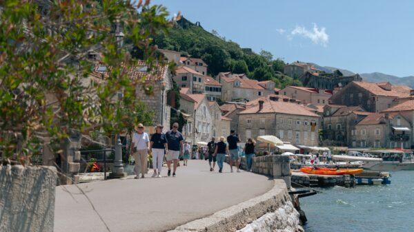 Turizam u Crnoj Gori premašio očekivanja, rekordna sezona donela povećanje poseta – broj turista i noćenja u Crnoj Gori