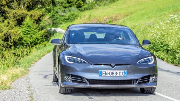 Tesla drugi put najavljuje Roadster: Novi model debitovaće posle decenije čekanja – Tesla Roadster druge generacije