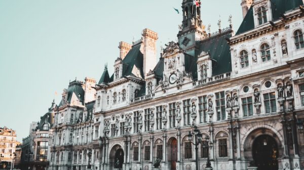 Francuska vlada najavljuje budžetske uštede od 30 milijardi evra radi smanjenja deficita