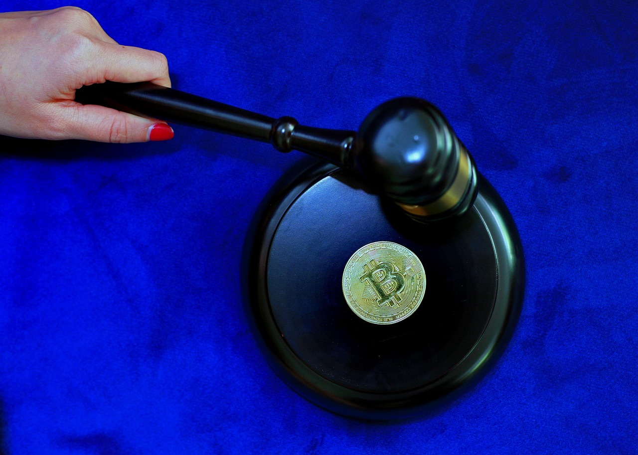Bitcoin pao na 77.800 dolara dok se približava glasanje o Clarity Act i rastu cene nafte