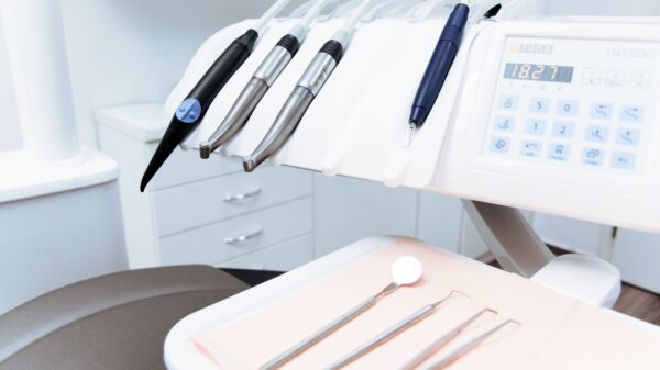 Dentalni turizam u Albaniji privlači evropske pacijente, više od 400 ordinacija u Tirani