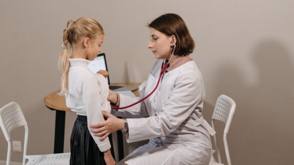 Kineska klinika testira AI asistenta za vođenje pregleda u oftalmologiji – AI-TEC klinika