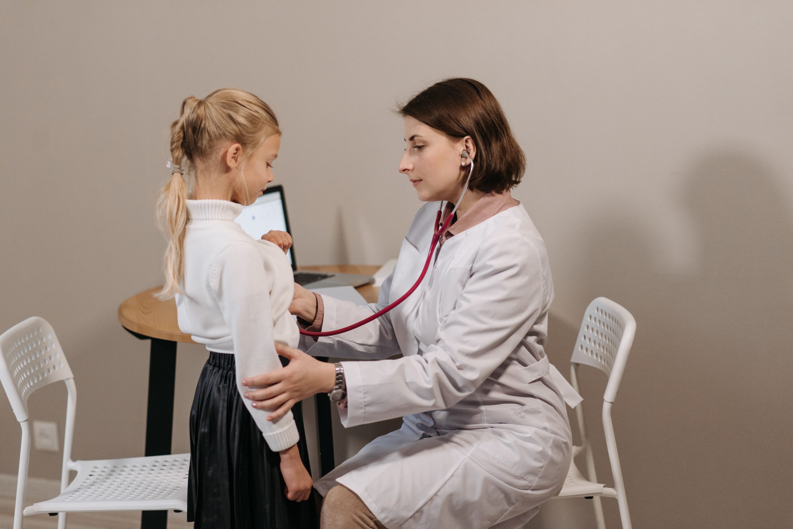 Kineska klinika testira AI asistenta za vođenje pregleda u oftalmologiji – AI-TEC klinika