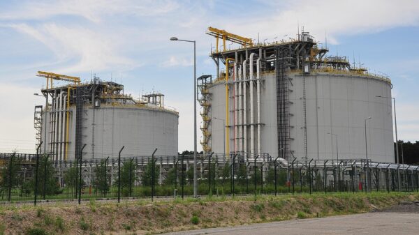 Cena nafte Brent pala na 103 dolara, evropski gas dostigao 77 evra, indeksi rastu
