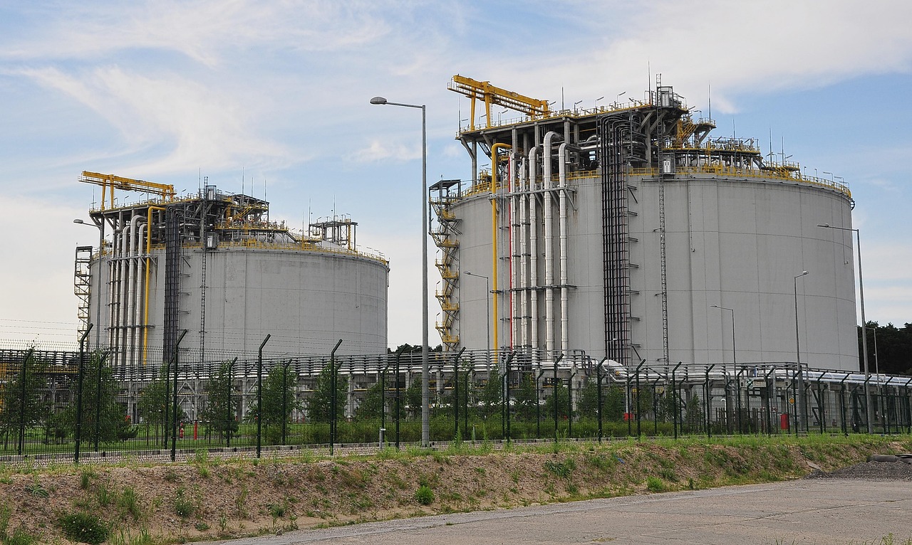 Cena nafte Brent pala na 103 dolara, evropski gas dostigao 77 evra, indeksi rastu