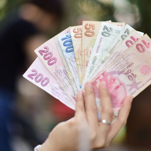 Država Srbija ima pet milijardi evra na računu, pomoć od 6.000 dinara stiže 22. septembra