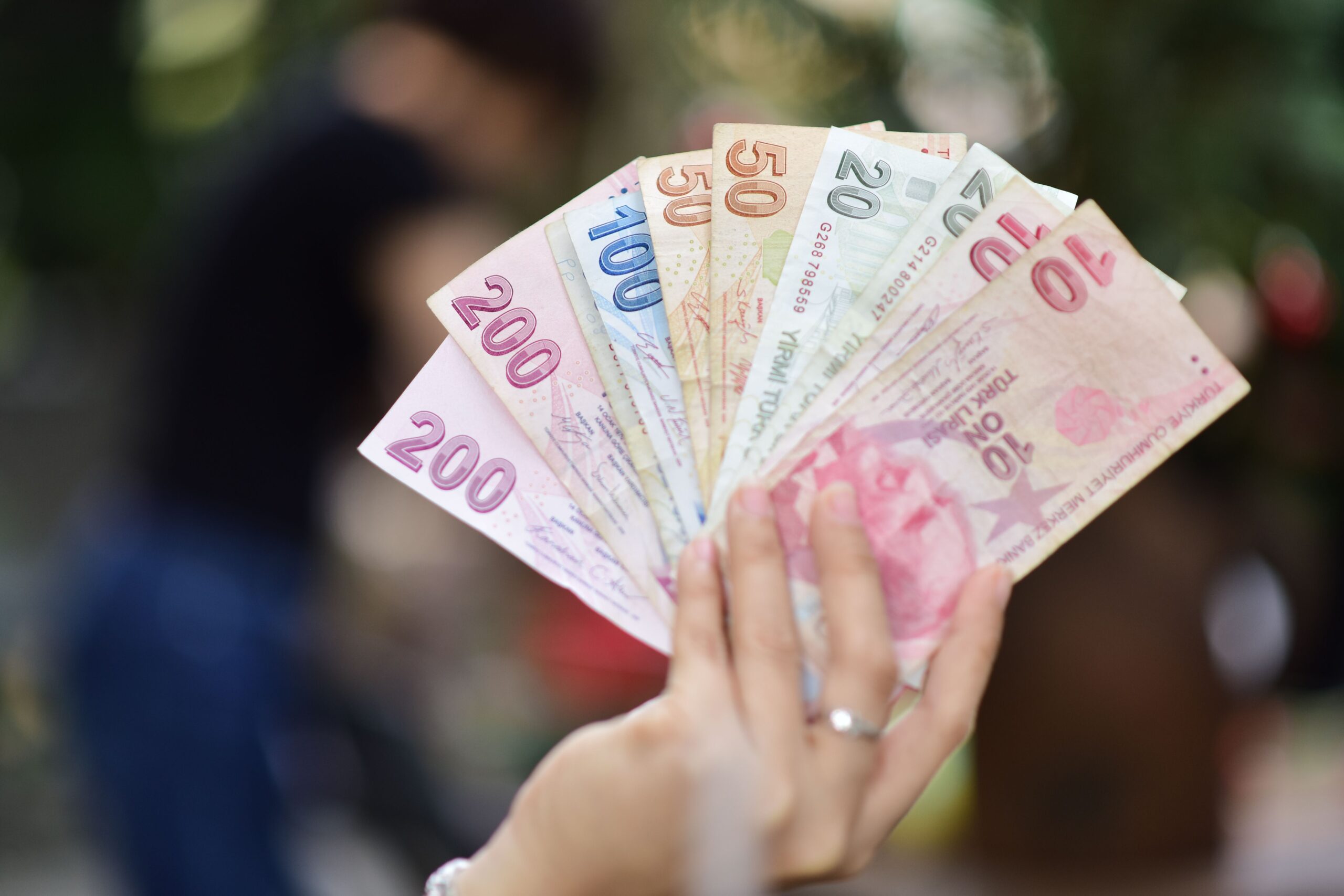 Država Srbija ima pet milijardi evra na računu, pomoć od 6.000 dinara stiže 22. septembra