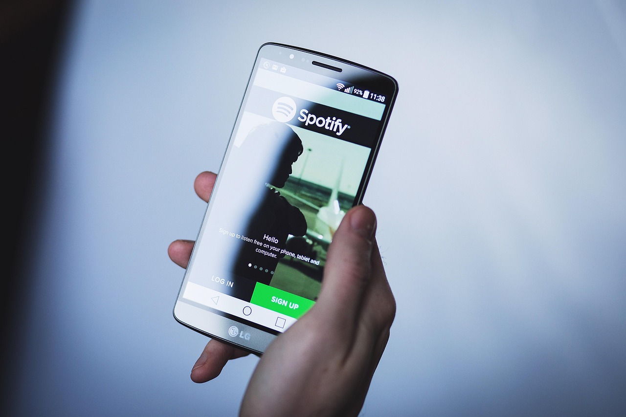 Lažne pesme umetnute na stranama pravih izvođača na Spotify i drugim platformama (VIDEO) – lažne pesme na Spotify