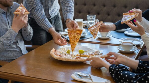 Pizza Hut prikuplja 1,5 milijardi dolara emisijom obveznica za otkup kompanije – emisija obveznica Pizza Hut