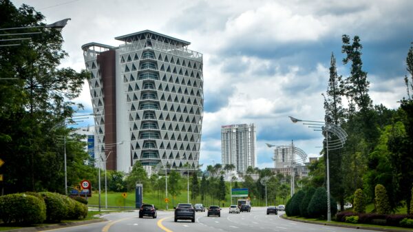 Javni dug Francuske raste na 121,7 odsto BDP-a do 2027. godine