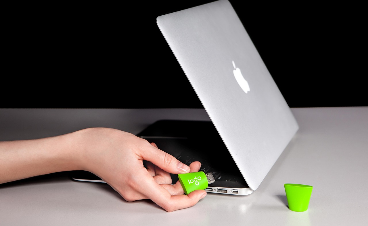 Zašto monitori imaju dva USB porta i kako ih najbolje iskoristiti – monitori sa dva USB porta