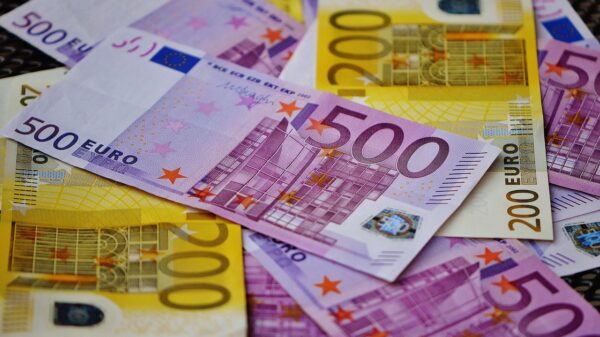 Građani Evrope odlučuju o izgledu novih evro novčanica, anketa beleži 9 miliona glasova – glasanje o dizajnu novčanica