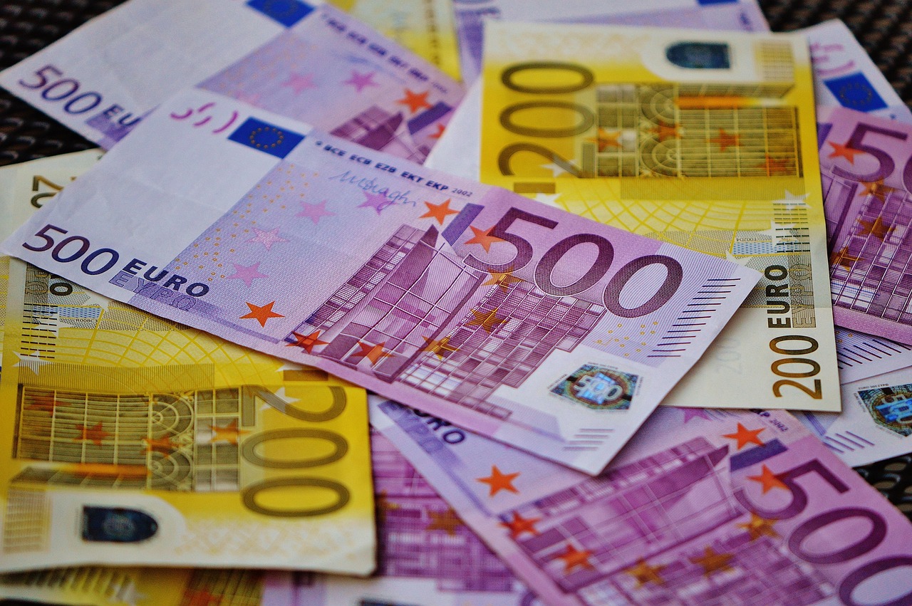Građani Evrope odlučuju o izgledu novih evro novčanica, anketa beleži 9 miliona glasova – glasanje o dizajnu novčanica