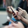 Tamni režim na pametnim telefonima ne oštećuje vid, potvrđuje oftalmolog