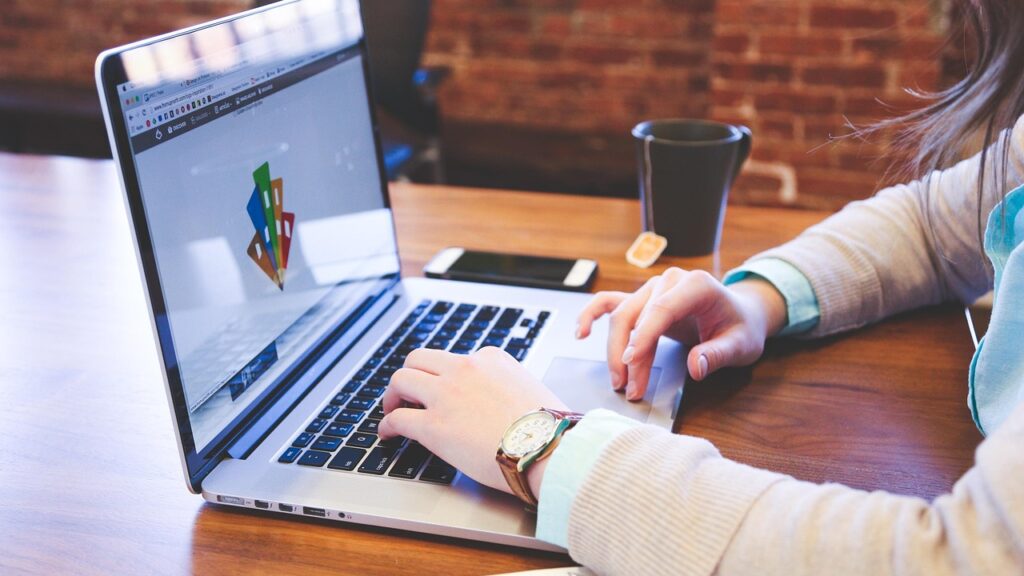 Tehnološke kompanije angažuju influensere za promociju proizvoda na digitalnom tržištu – influenceri digitalno tržište