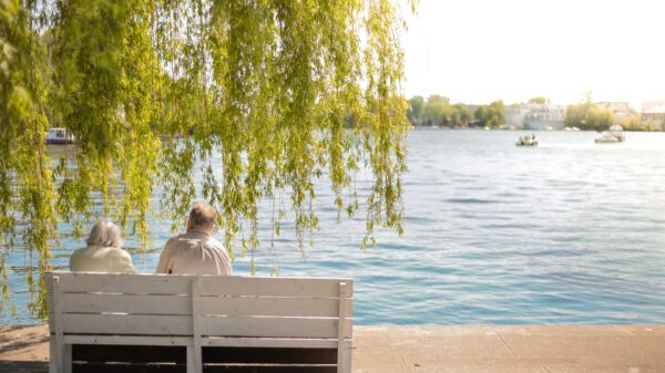 Američki penzioneri zadržavaju ušteđevinu, oklevaju sa trošenjem nakon odlaska u penziju