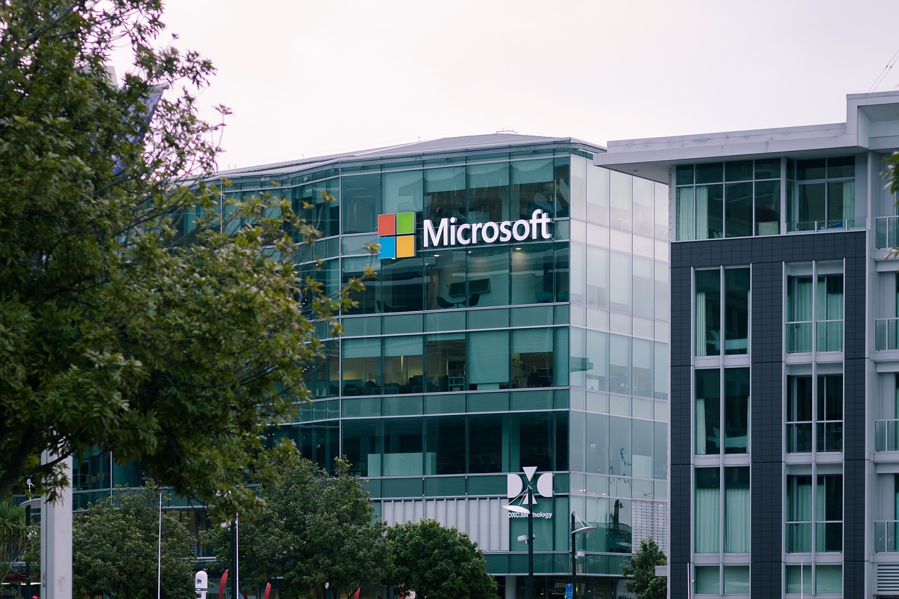 SAD obustavlja program stalnog boravka za Microsoft, Adobe i druge IT kompanije – green card program