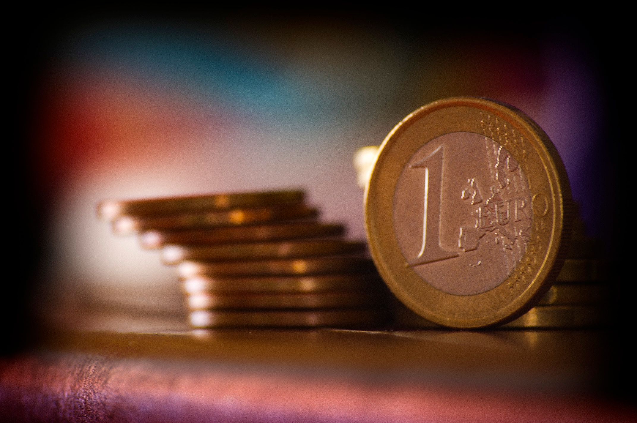 Dinar stabilan prema evru na 117,3785, blago slabljenje u odnosu na dolar – kurs dinara za evro